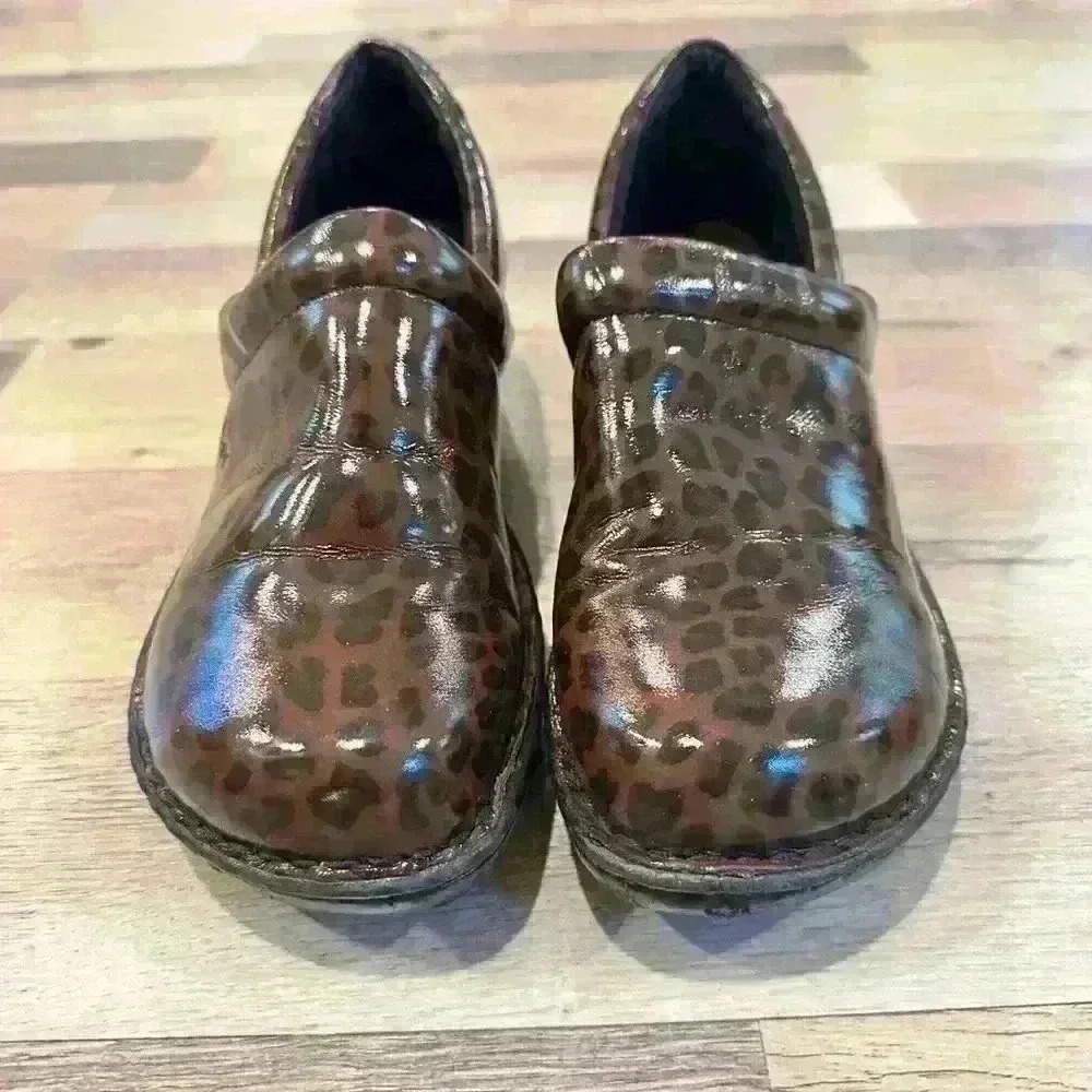 Sz. 8 Born B.O.C Animal Print Leopard Brown Patent Leather Clogs - Picture 4 of 6